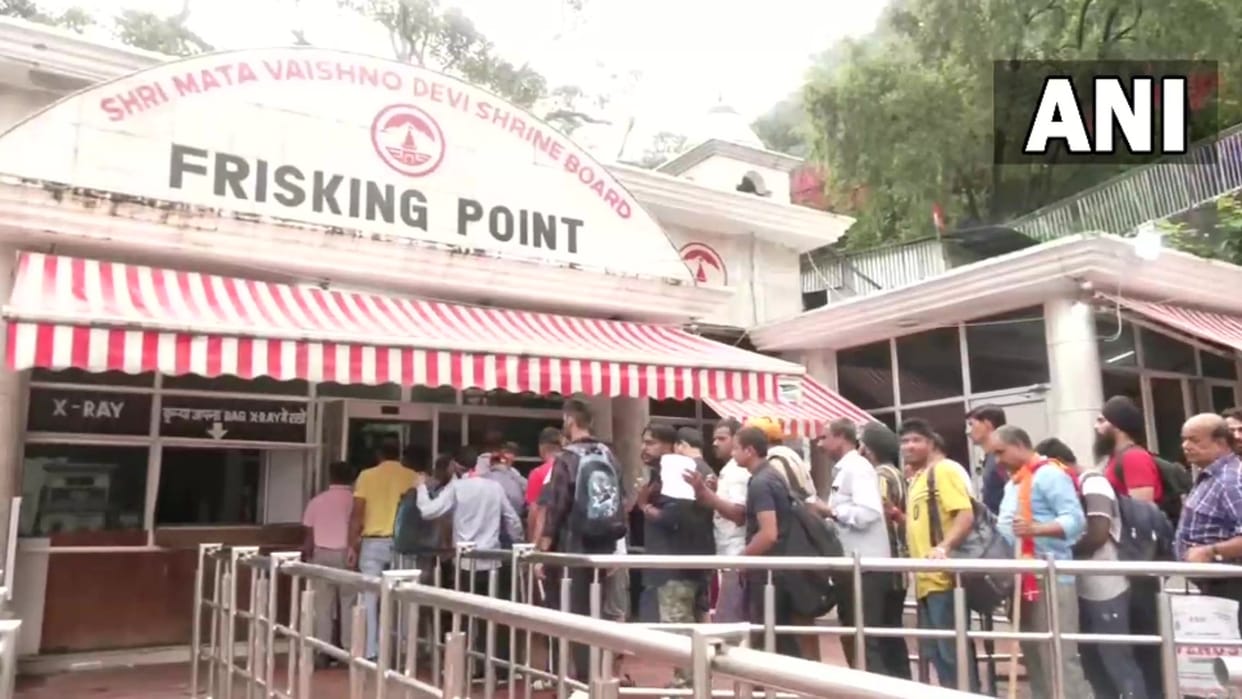 Jammu kashmir News : Vaishno Devi Yatra closed for two hours due to rain