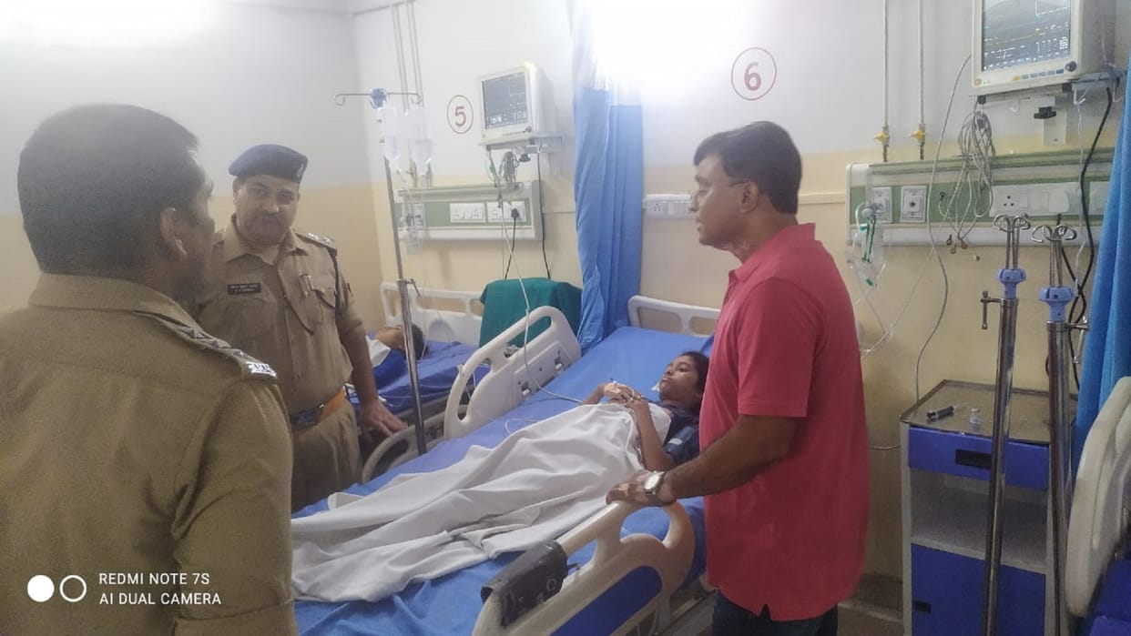 Electricity landed in the mike stand during kirtan child died three scorched during janmashtami