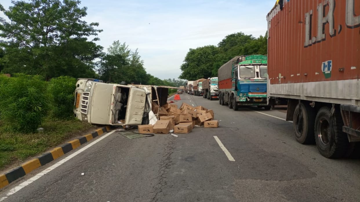 Basti Accident two people killed in road accident