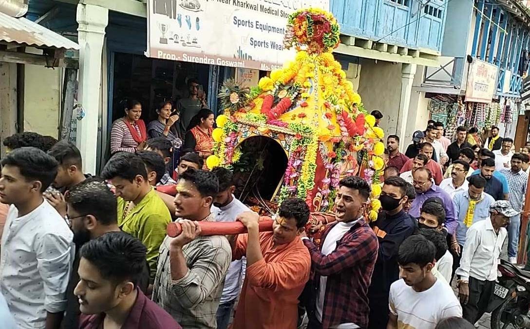 Hare Rama Hare Rama Hare Krishna Hare Hare...