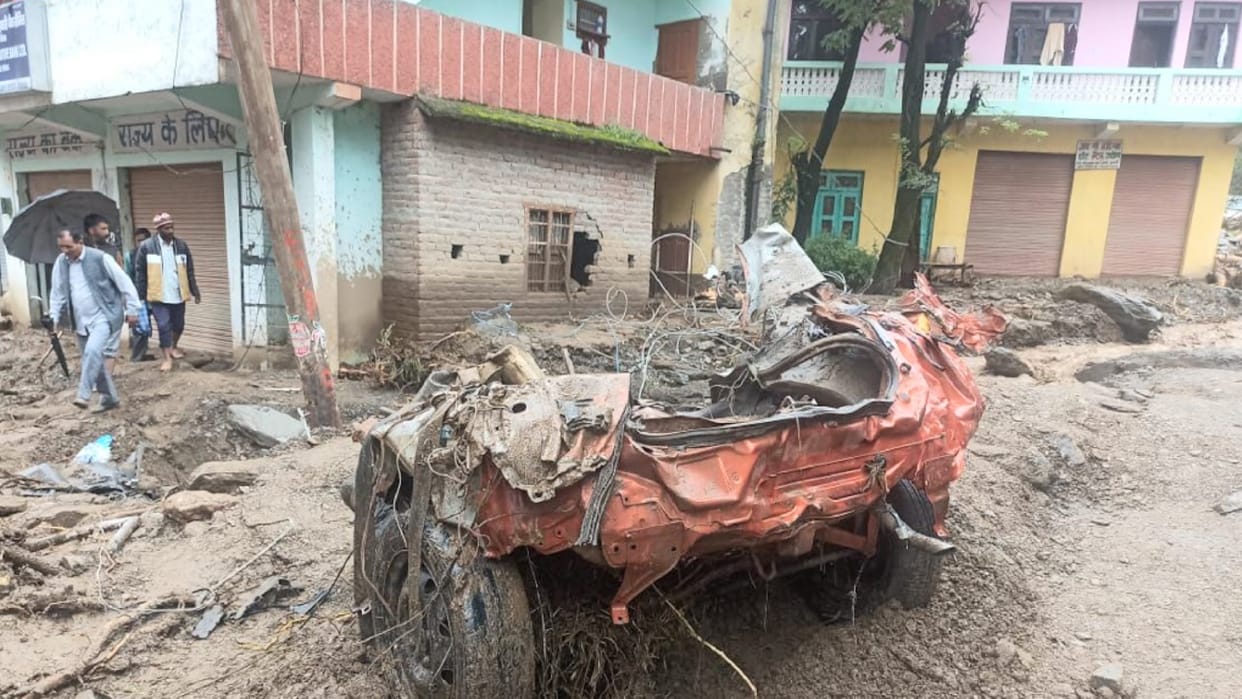 Mandi cloud burst, Saved mother in law and son daughter but Pushpa herself got swept away in the nala