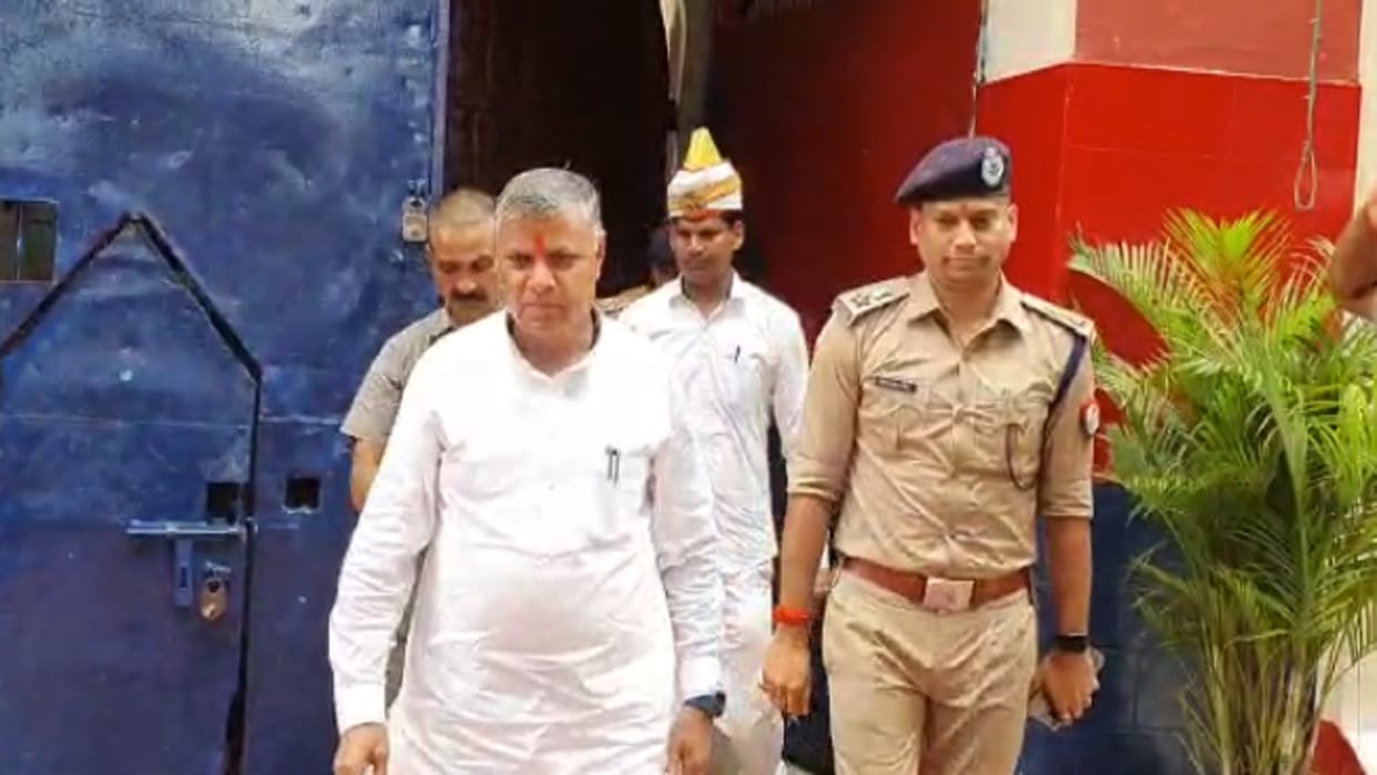 Minister Dharamveer Prajapati listened to the problems of prisoners in jail Aligrah