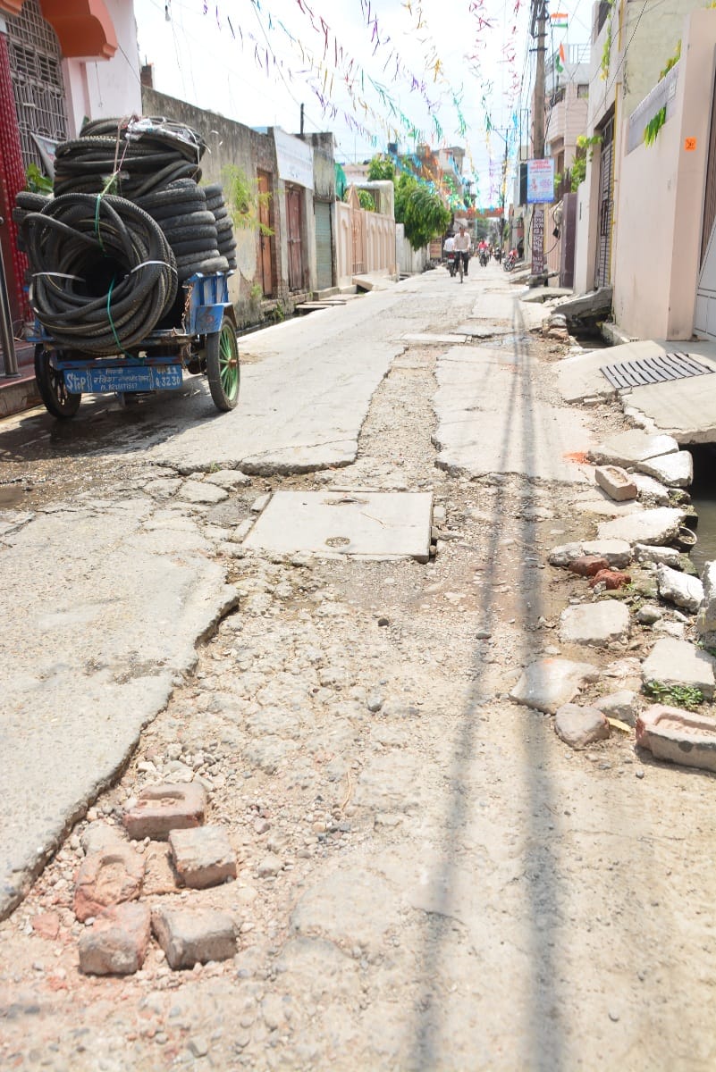 Minister forgot to build a road by laying the foundation stone