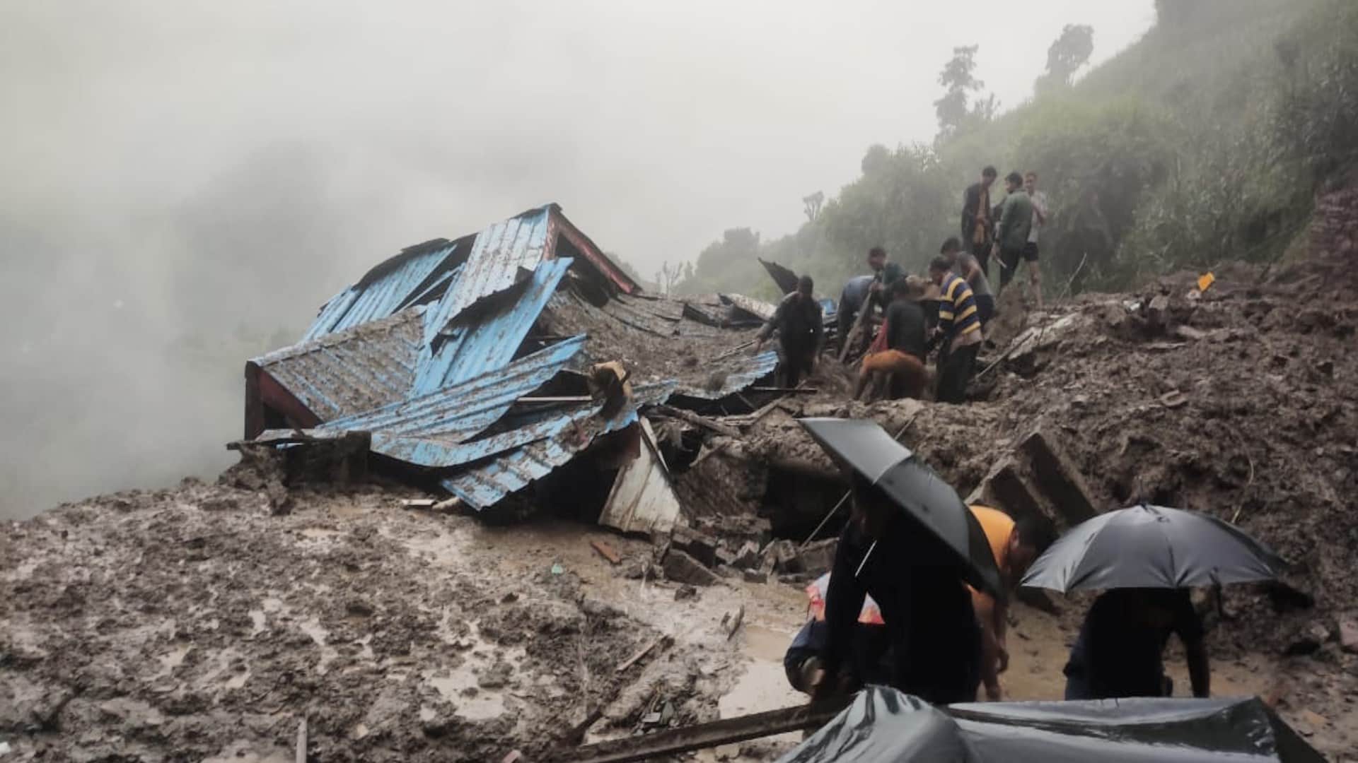 cloud burst, landslide Nature's havoc in Himachal: Eight people sleeping in the house buried, the laughing fam