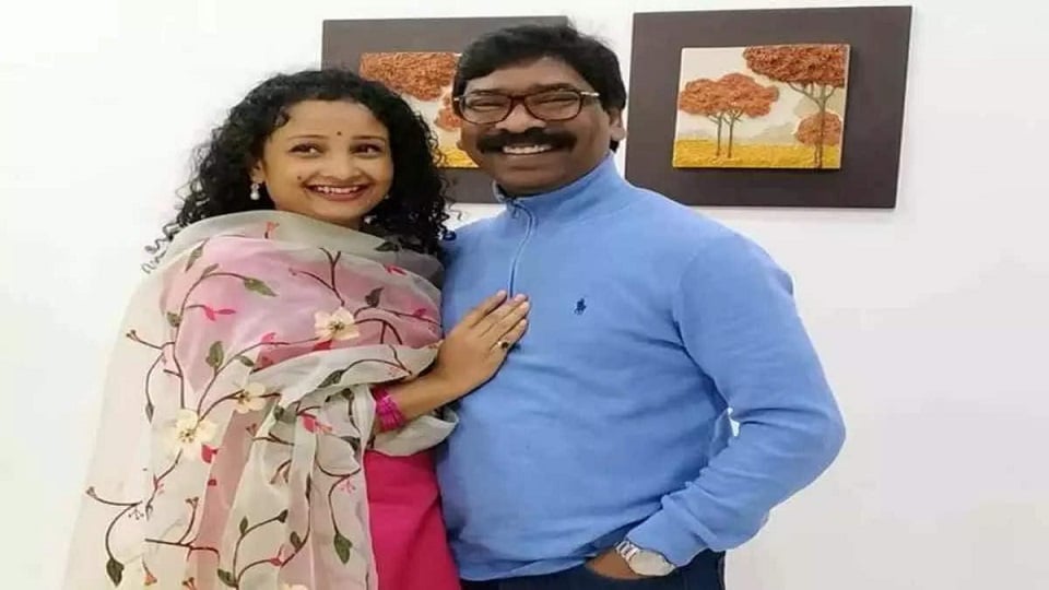 हेमंत सोरेन और उनकी पत्नी कल्पना सोरेन