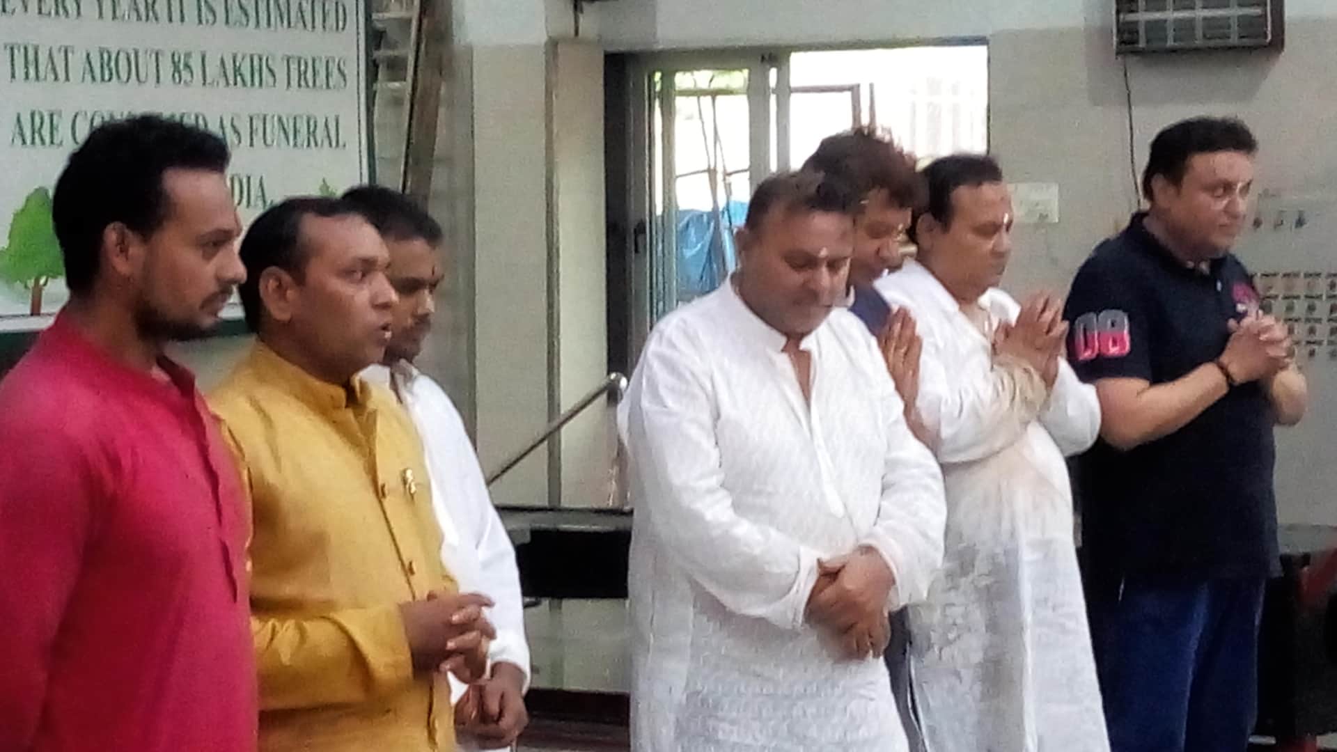 K C Sharma Funeral Photos Veteran producer younger son Kapil Sharma performed last rites anil sharma