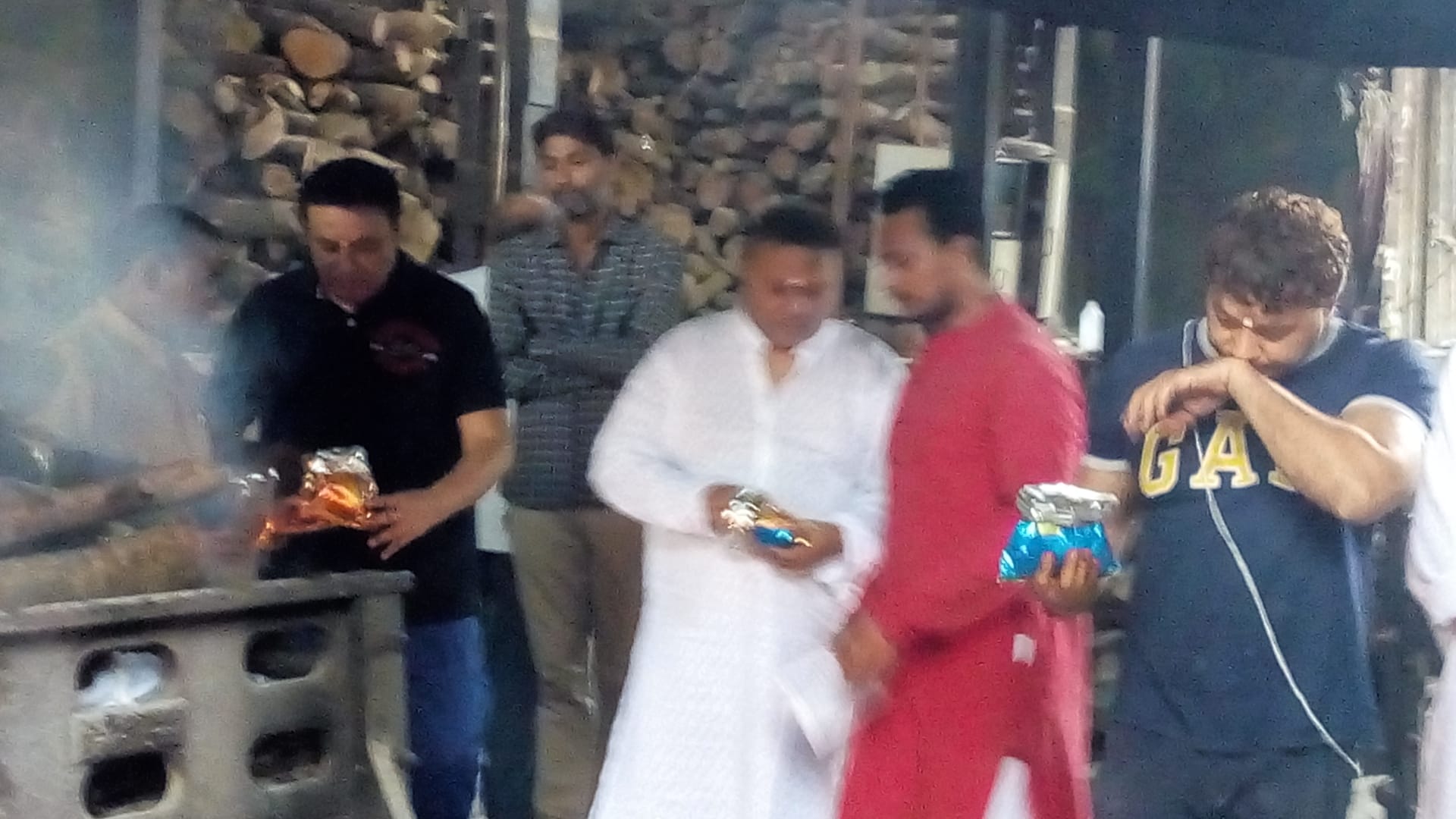 K C Sharma Funeral Photos Veteran producer younger son Kapil Sharma performed last rites anil sharma
