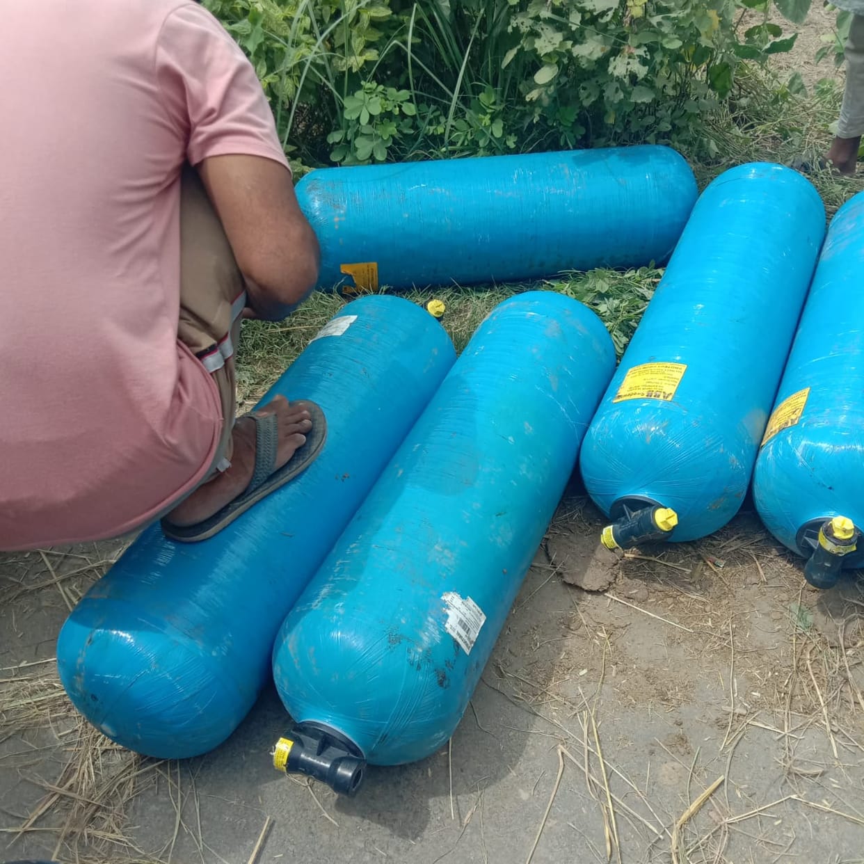 Sensation spread due to getting empty cylinders on the banks of Yamuna in Kunda Kala