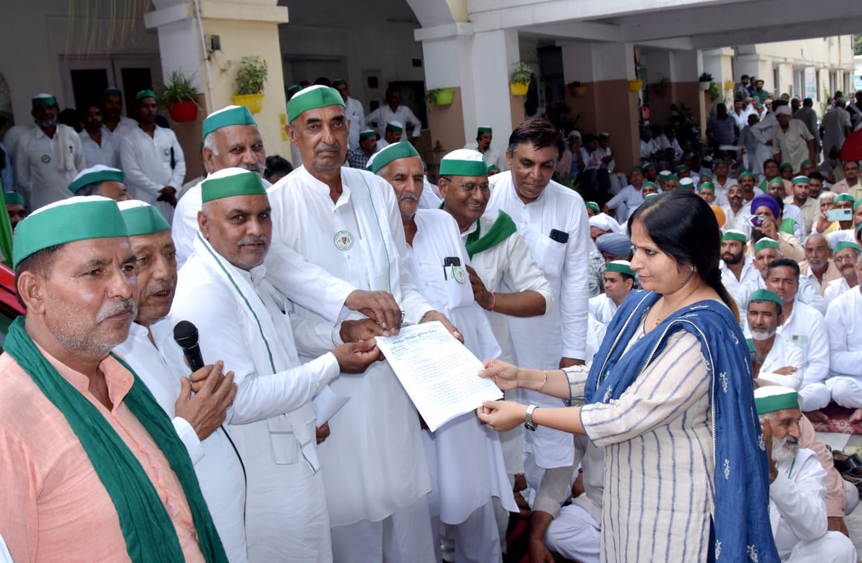 Bhakiyu's strike ends, memorandum submitted to Additional District Magistrate Administration