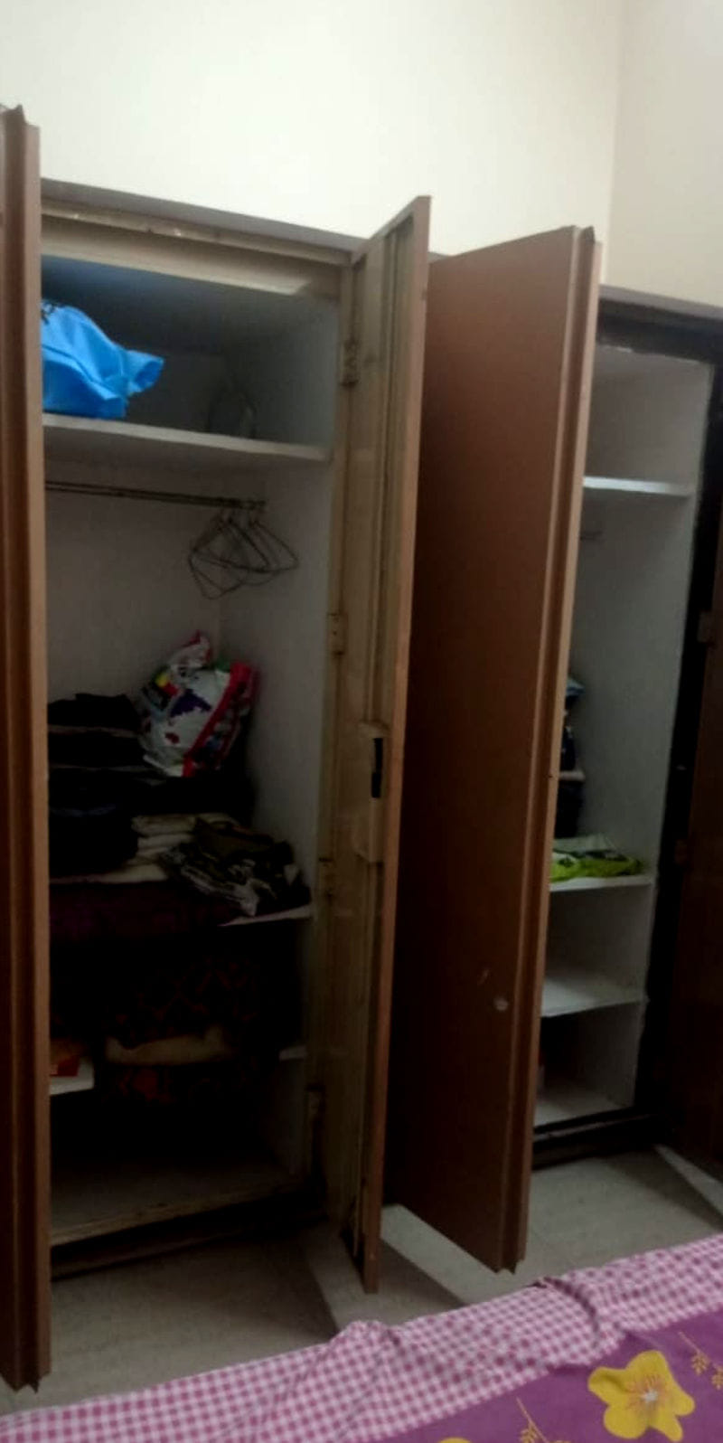 30 lakh stolen from mobile phone businessman's house