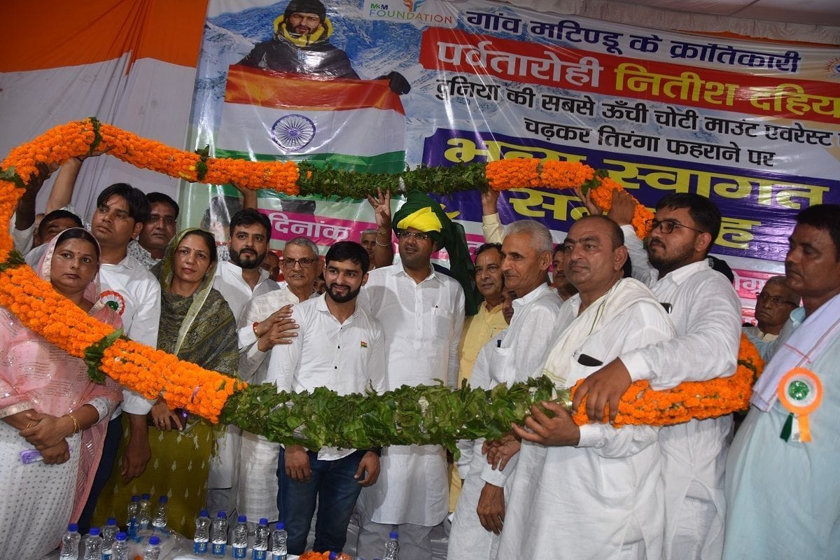 Shaurya Chakra winner Amit Dahiya and mountaineer Nitish Dahiya raised the honor of the district: Dushyant