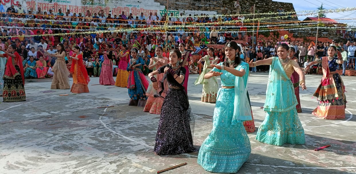 Chham Chhama Bajali O Chham Ghughroon