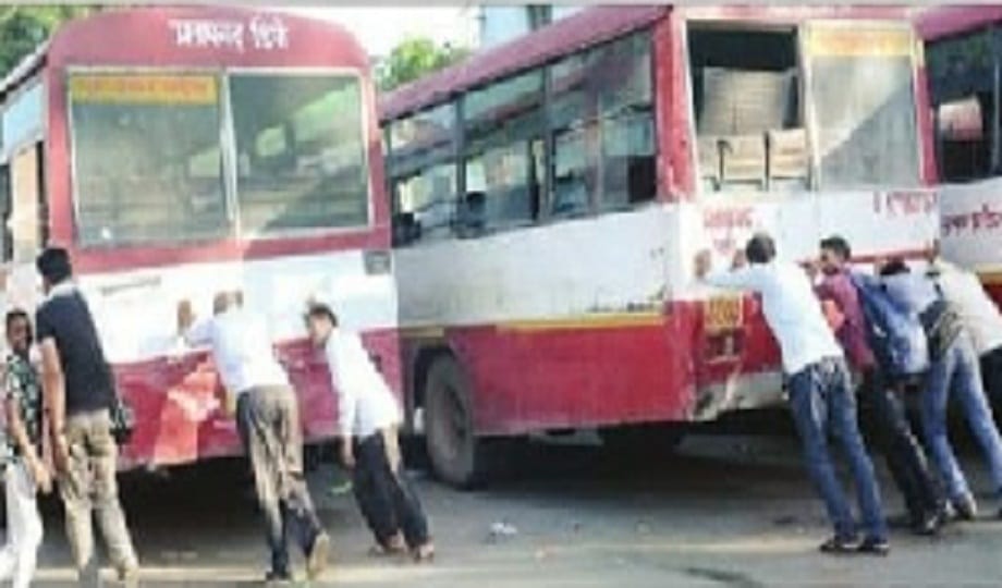 ARM summoned for pushing passengers to Khatron buses MD strict after Akhilesh tweet