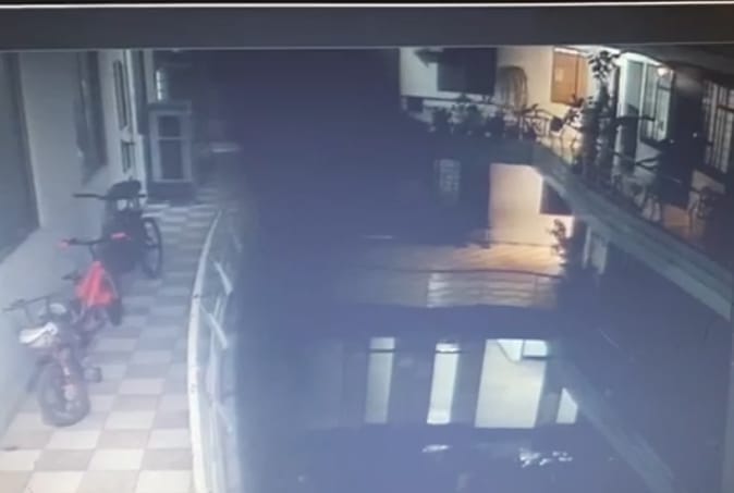 Bhopal Crime News: 9 year old girl fell down from second floor in Bhopal, serious