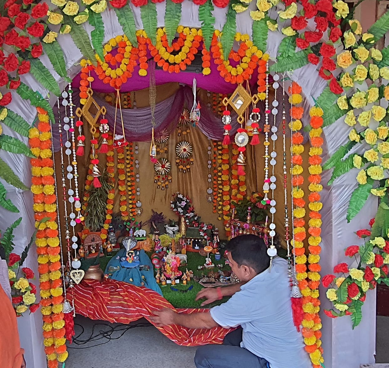 people worship on janmashtmi