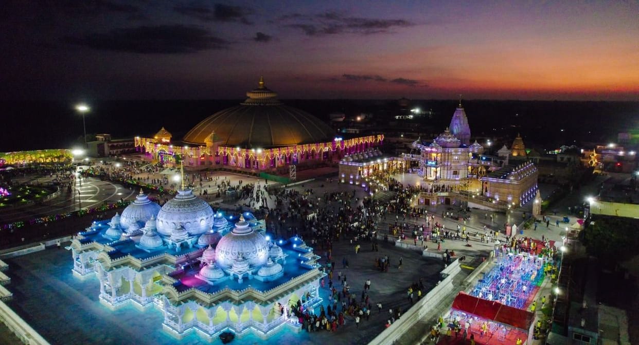 Body and mind immersed in the devotion of Kanha, Mathura-Vrindavan landed in Mangarh