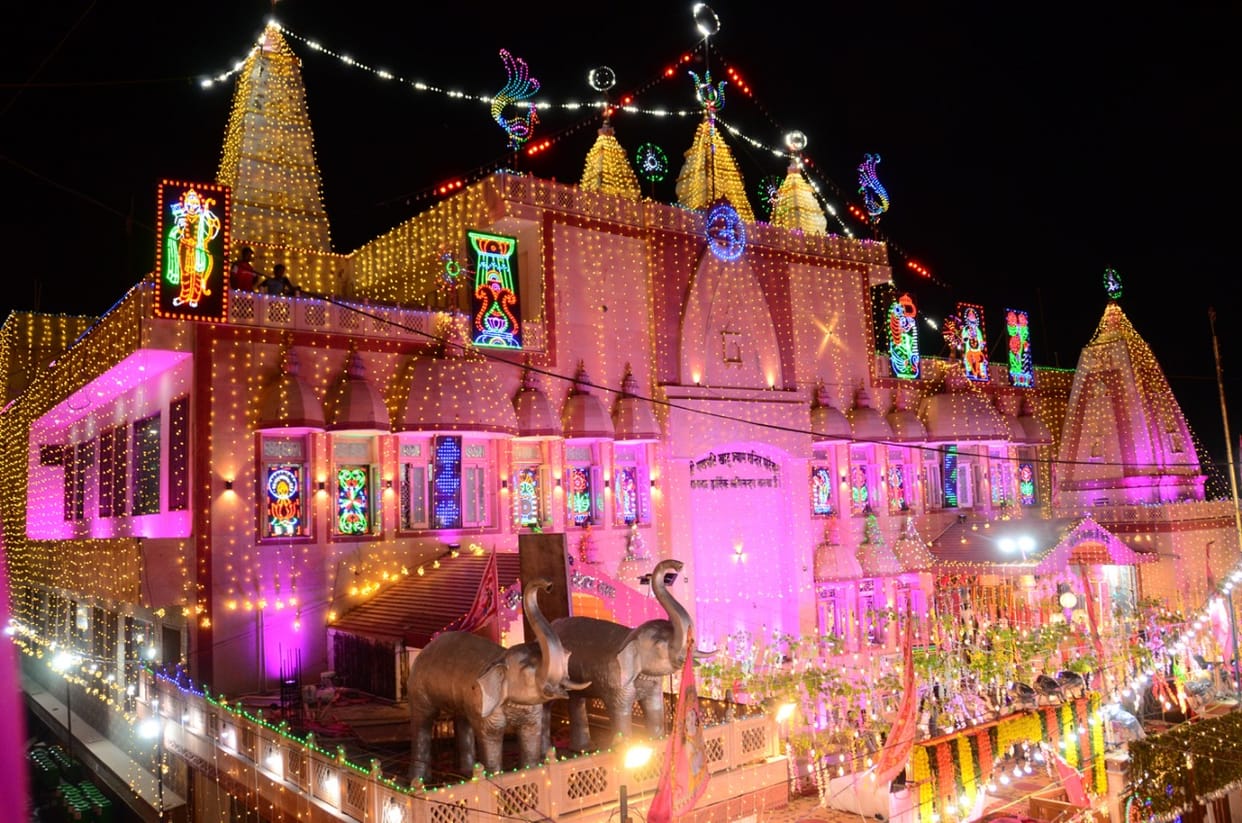 The decorations and tableaux of the temples captivated the mind
