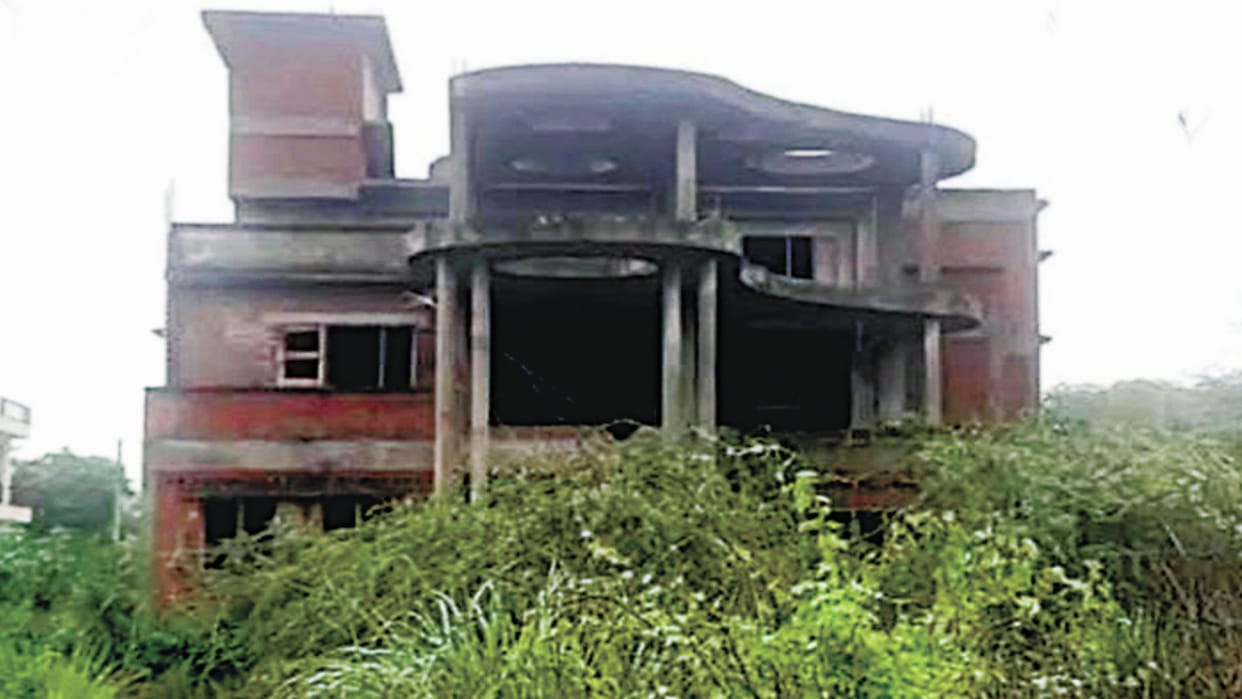 MDA Meerut news, Sports column stuck in files, eight crore bungalow turned into ruins, park could not built