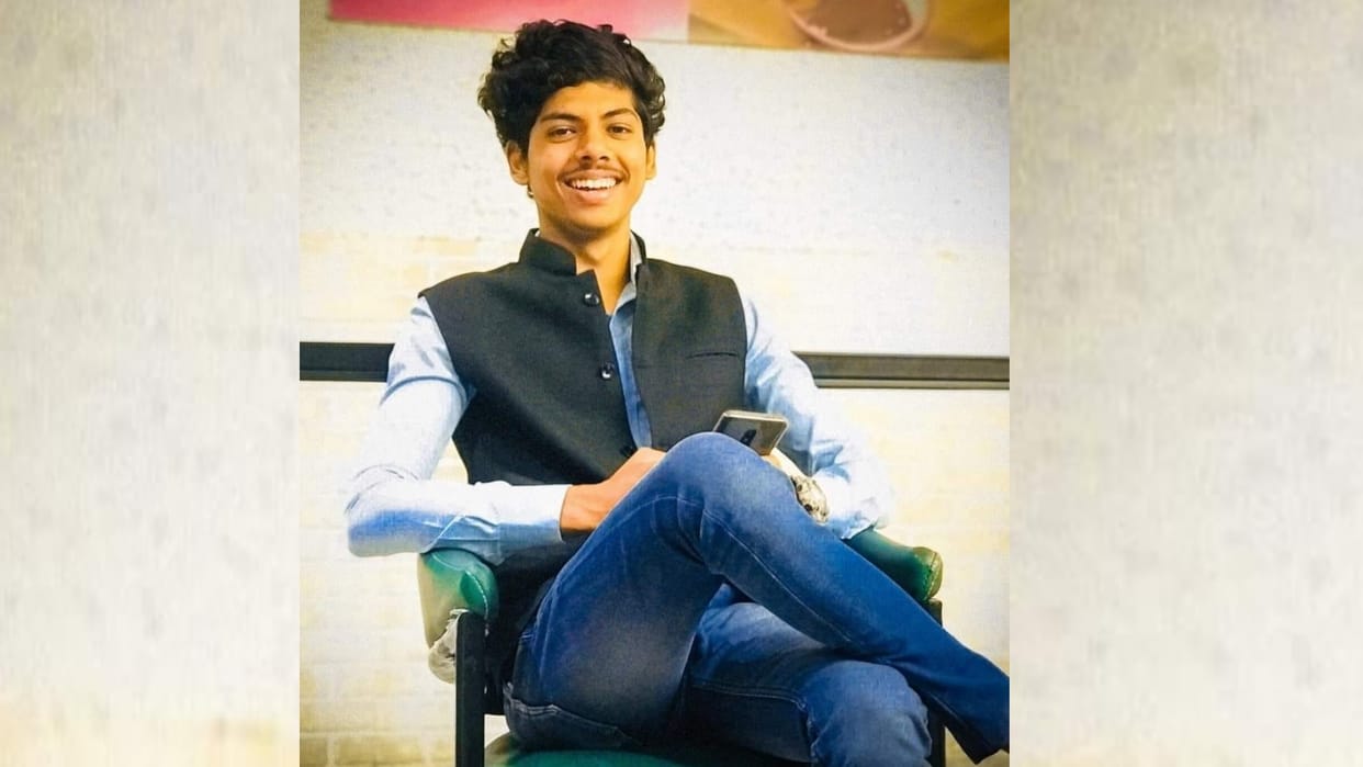 Engineer student shivam singh gets 15 lakh rupees package.