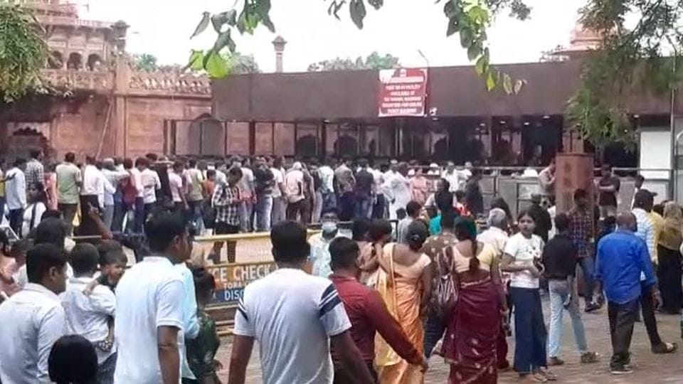crowd of tourists gathered in the Taj Mahal after Janmashtami