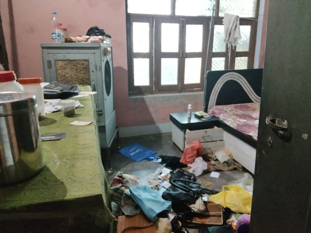 Theft by breaking the lock of the house
