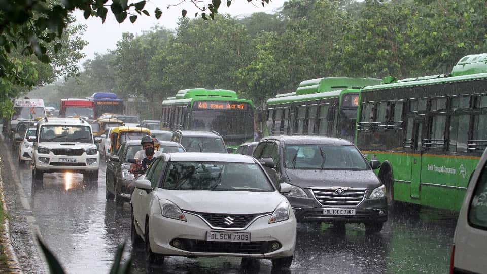 according to Meteorological Department monsoon remain active in delhi for the next three days