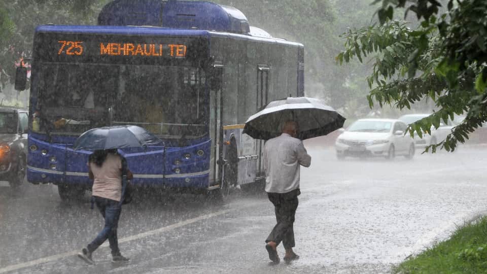 according to Meteorological Department monsoon remain active in delhi for the next three days