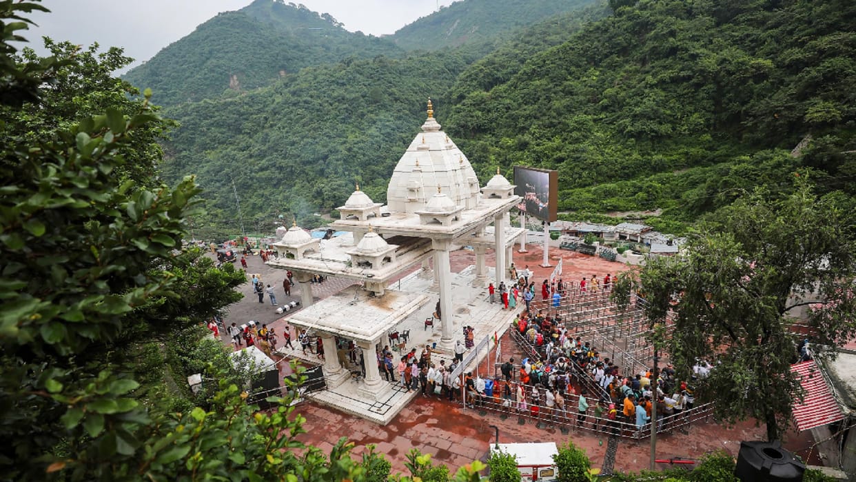 Vaishno Devi devotees broke last year's record, more than 1.5 lakh devotees arrived in two months
