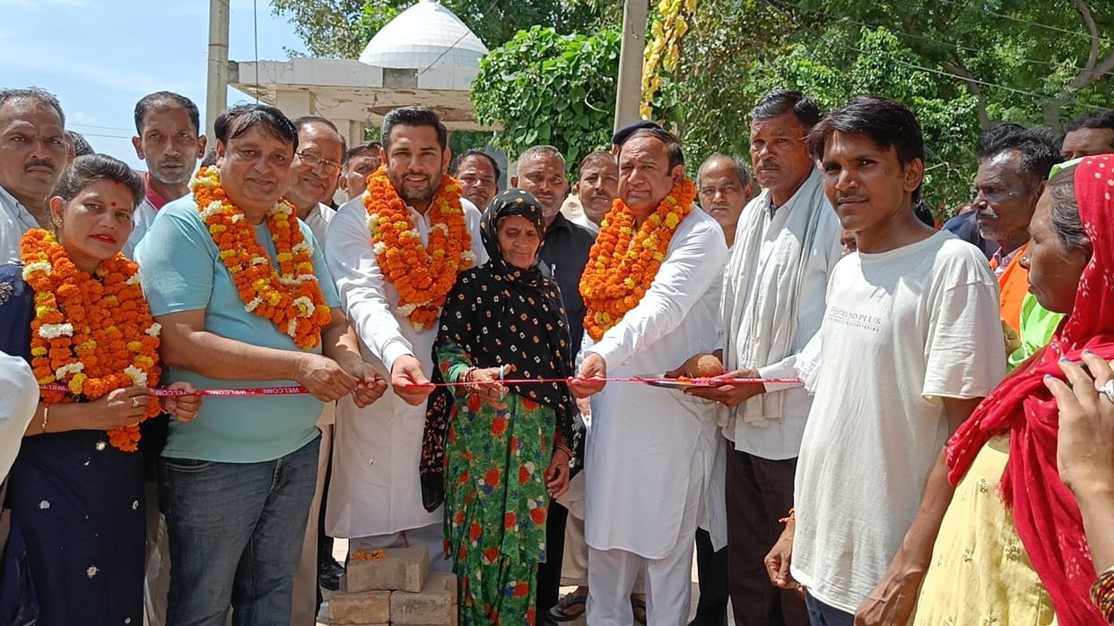 In Ward 16, streets will be built from 73.78 lakh, the mayor got the construction work started by getting the feet cut from the elderly woman