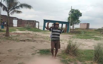 Ganga waterlevel cross red mark in ballia Flood crisis people forced to migrate