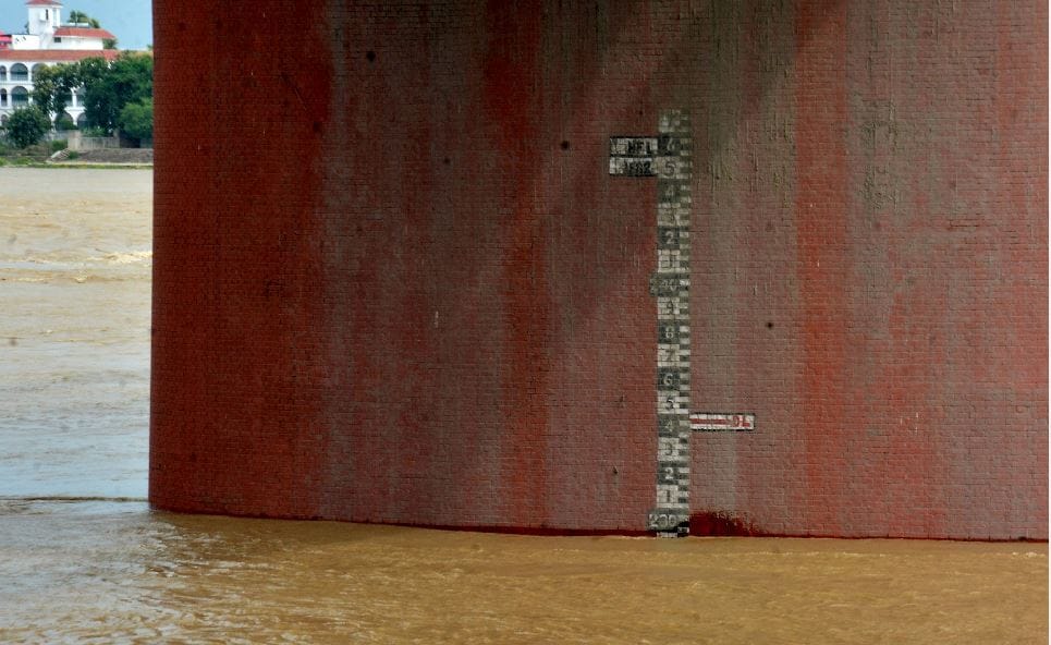 Ganga waterlevel varanasi flood condition wait for cremation see photos