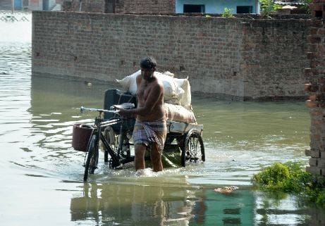 Ganga waterlevel varanasi flood condition wait for cremation see photos