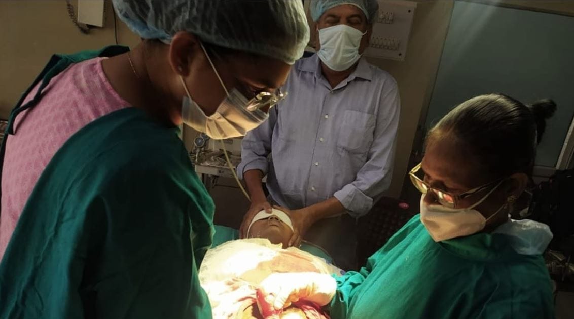 Doctors do complex operation at CHC Durgakund removed uterus of woman