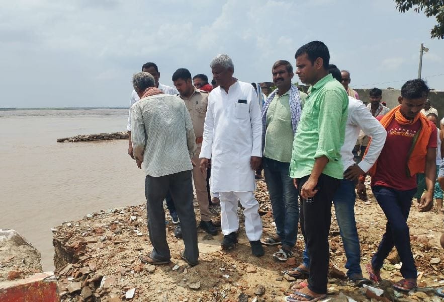 Small boat capsized in Tons river in ballia  two traders drowned