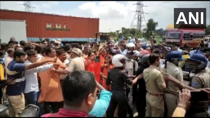 भाजपा व टीएमसी कार्यकर्ता आपस में भिड़े