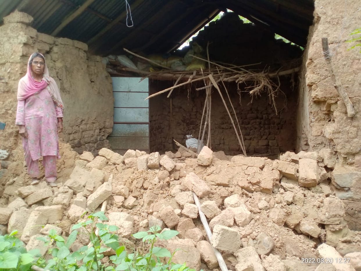 two house and five cow shed destroyed in bilaspur due to landslides