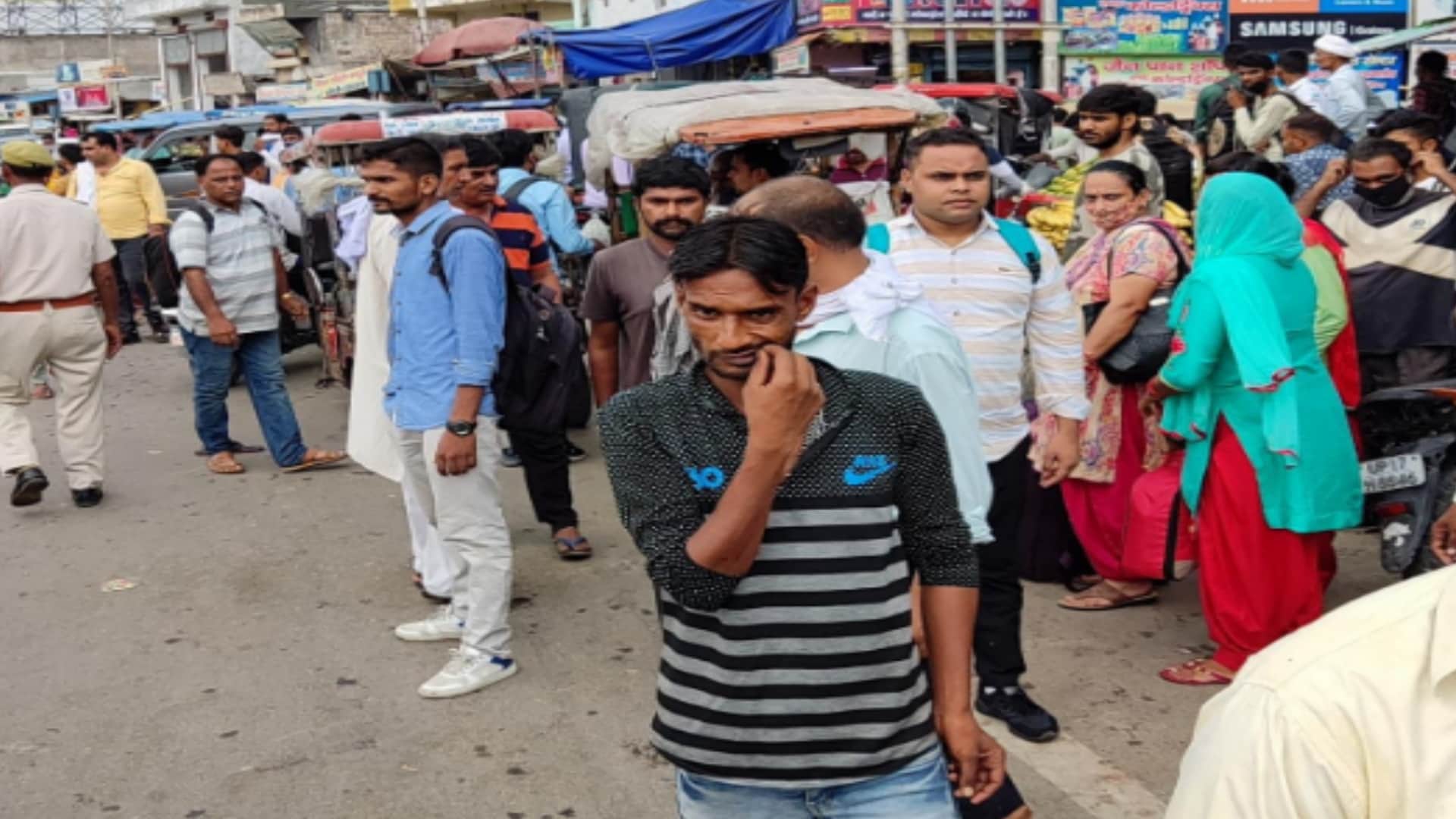 UP: brother, If you are going to Delhi, please give me lift, people having problem for Buses in Baraut