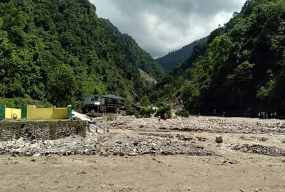 Dehradun Weather: Bandal river OverFlow after rainfall for some time people Panic