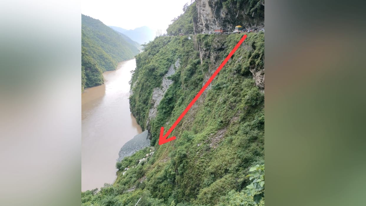 himachal mandi accident news: pickup jeep fall in beas river driver killed