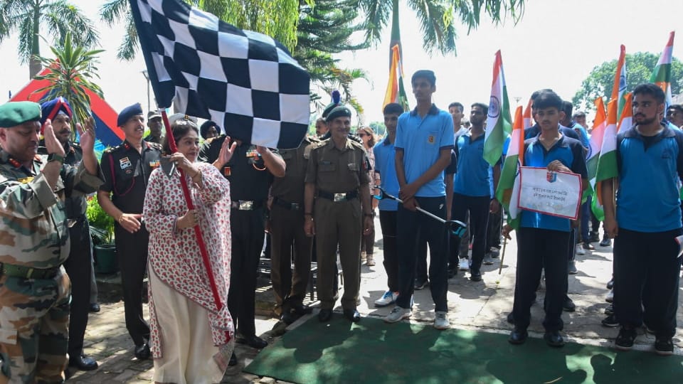 National Cadet Corps of Chandigarh conducted cleanliness campaign at Sukhna Lake