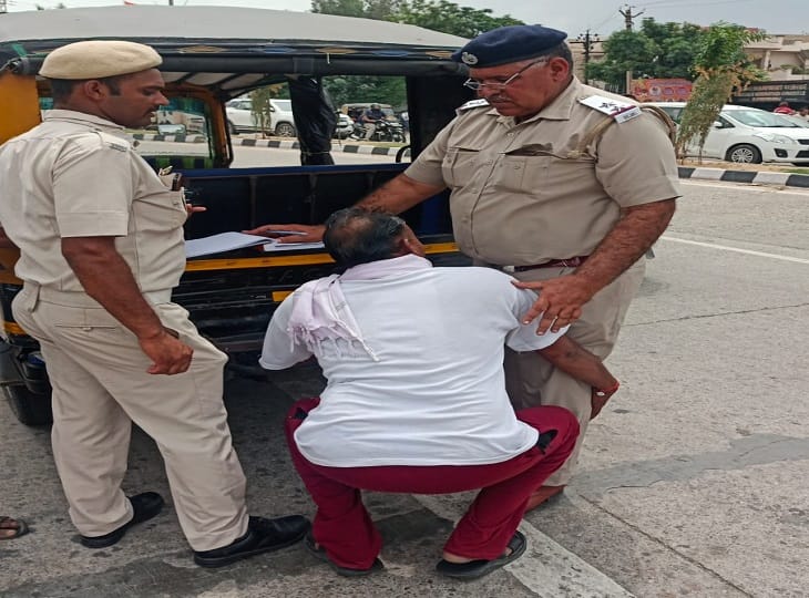 Police cut challans, people were seen apologizing, Ambala