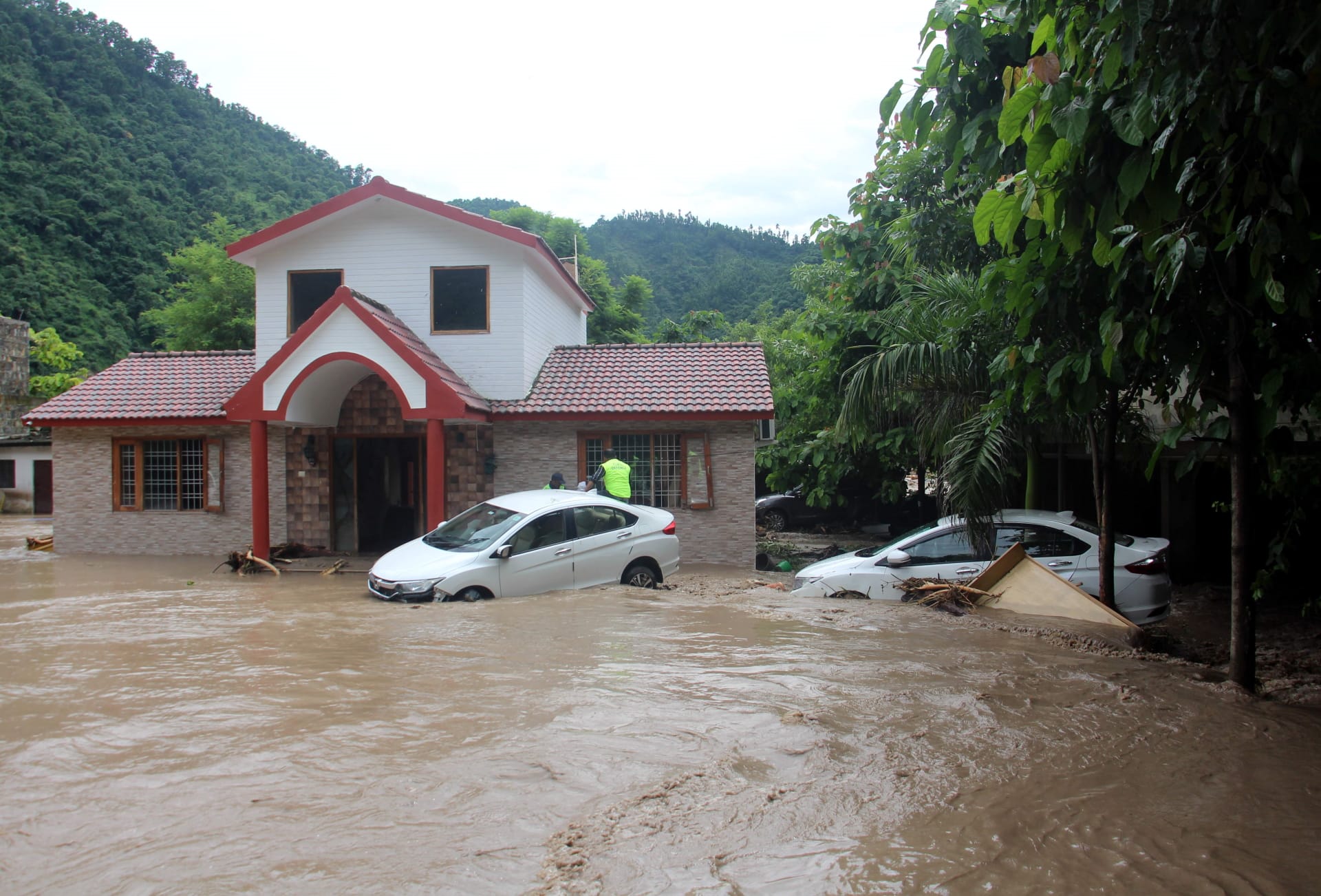 Cloudburst In Uttarakhand Dehradun Maldevta Buried alive Four people
