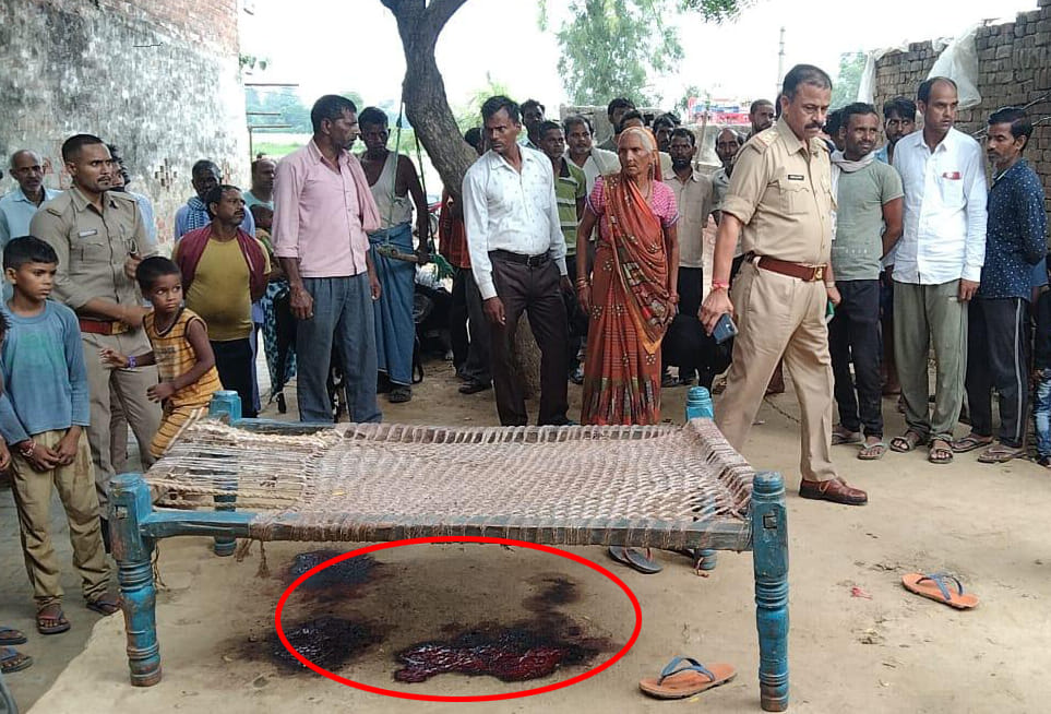 Kannauj: The bangle seller sleeping on the cot was hacked to death