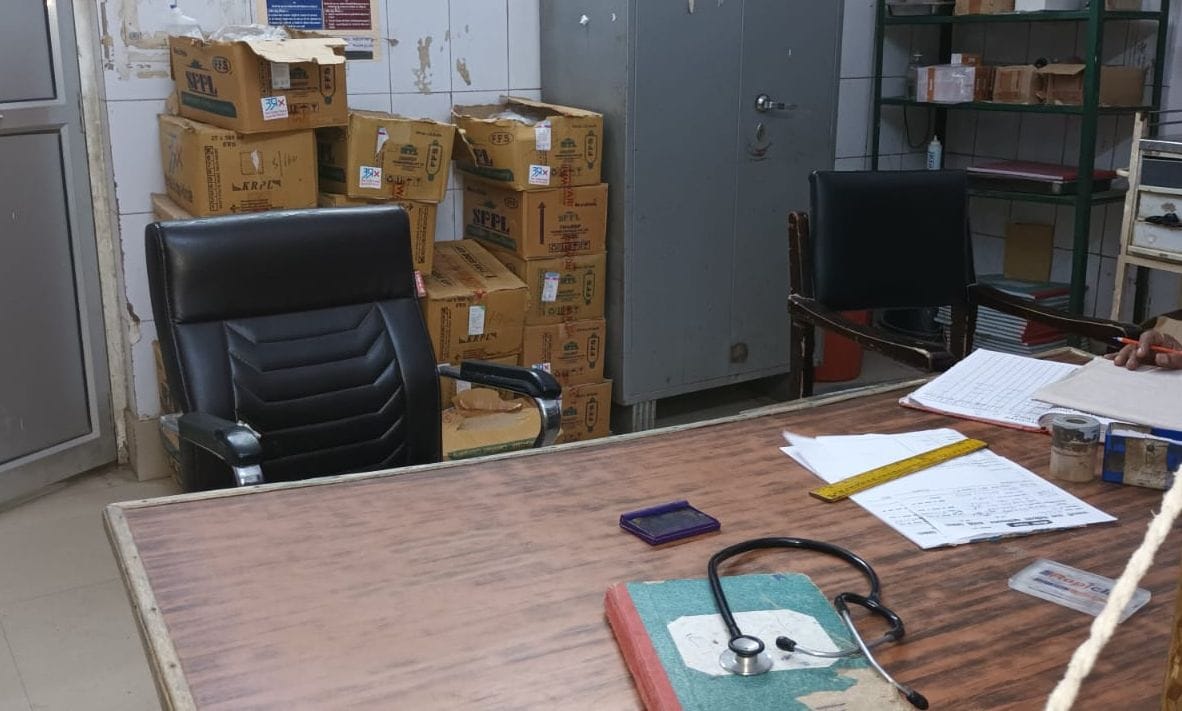 Hardoi, Doctors did not come for three hours in emergency, patients were worried