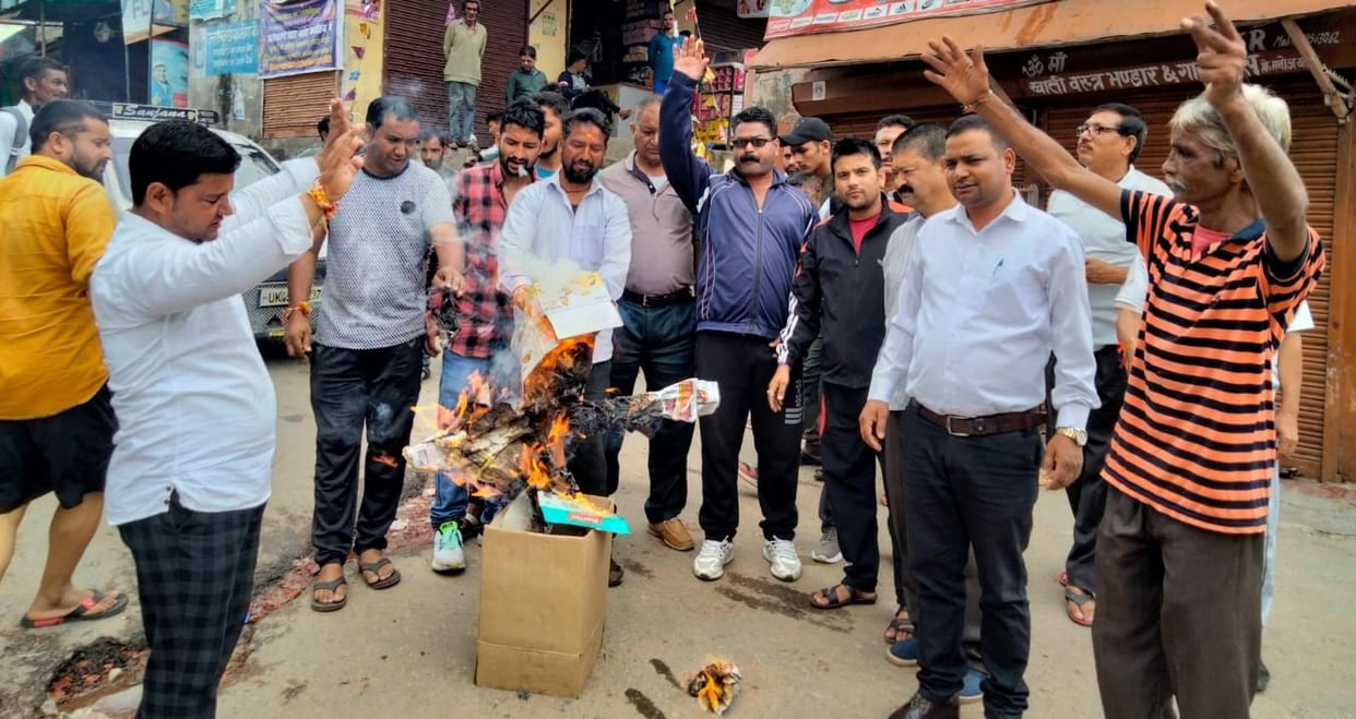 Congress burnt the effigy of the state government