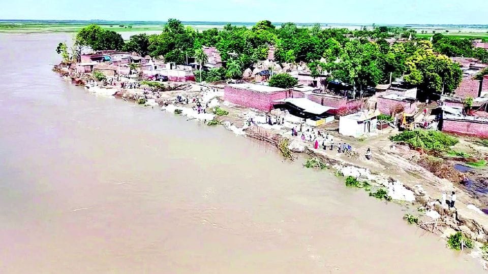 Flood in Varanasi BJP released helpline number control room opened to help flood victims