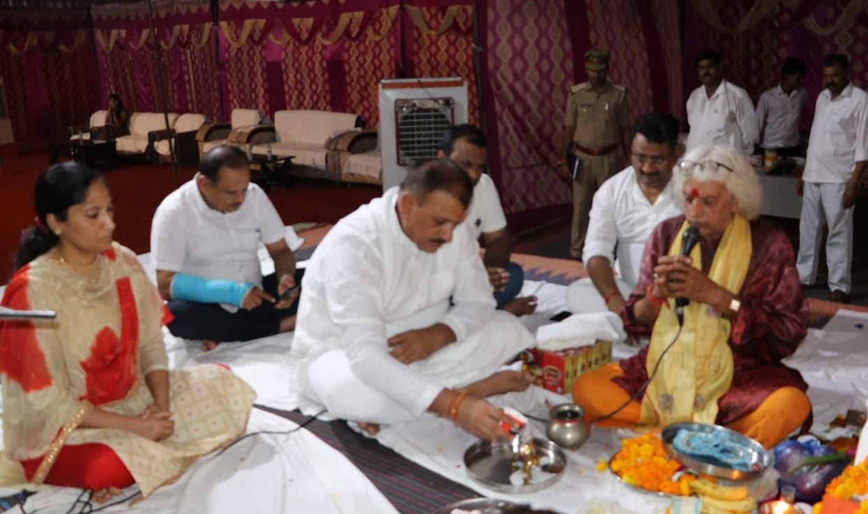 Hathras: Celebrated Shri Krishna's birth anniversary by worshiping lawfully