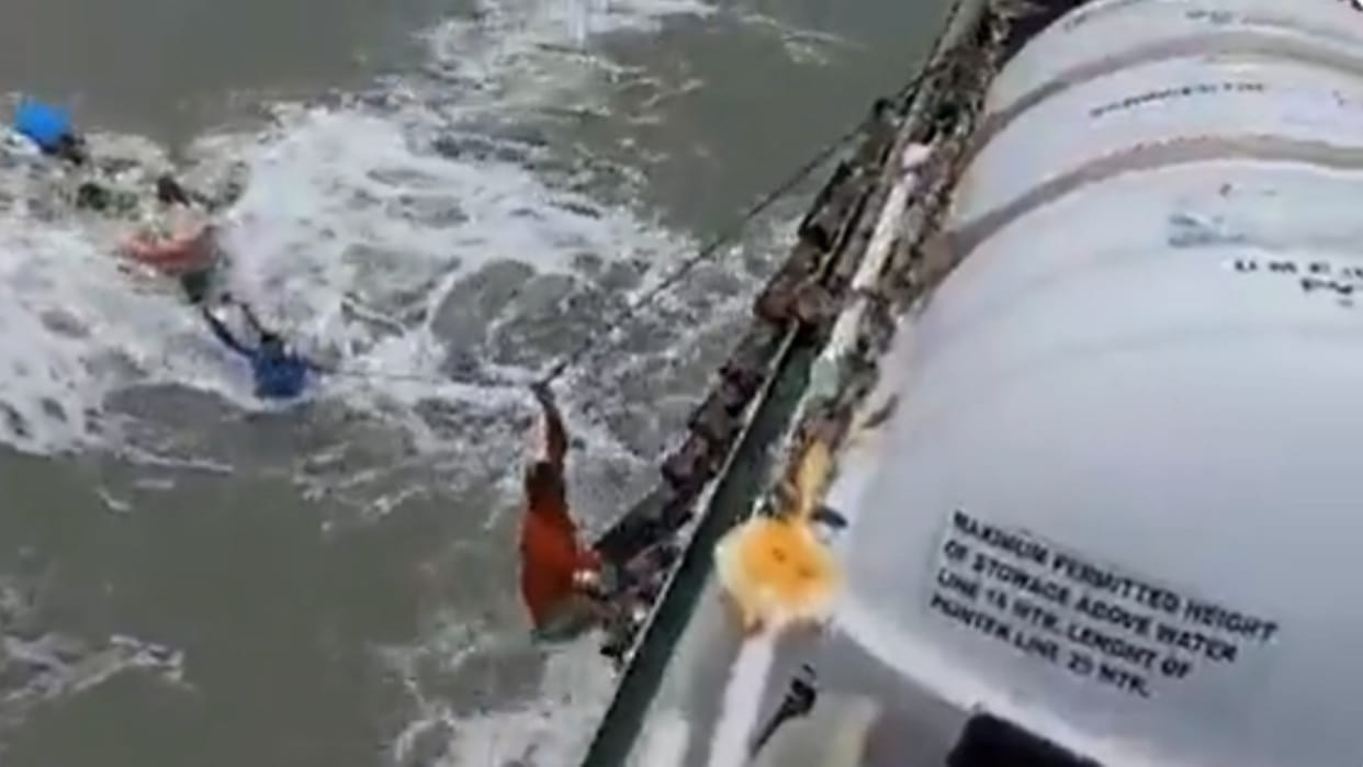 Indian Coast Guard rescues 27 Bangladeshi fishermen pulled them out of sea