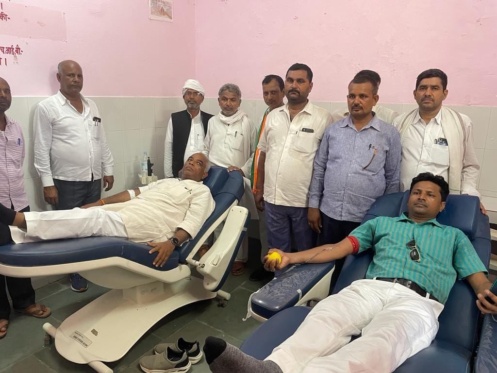 Congressmen celebrated Rajiv Gandhi's birth anniversary by serving patients