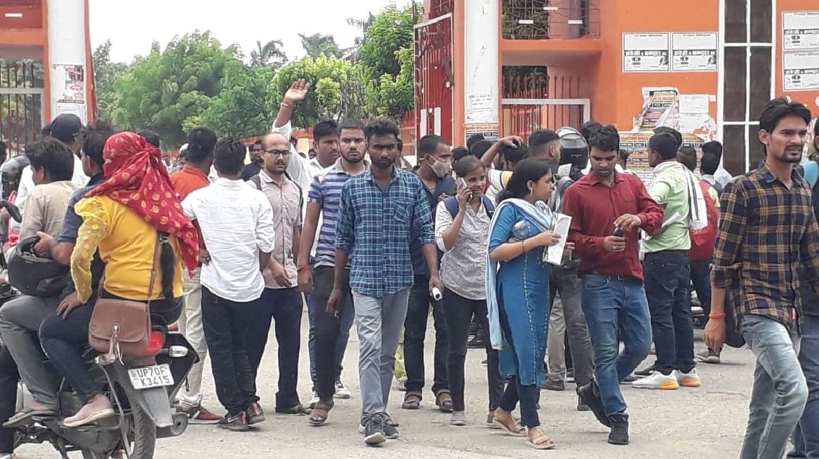 UPSSSC Forest Guard Exam four copycat caught from jaunpur and mirzapur  police were also surprised